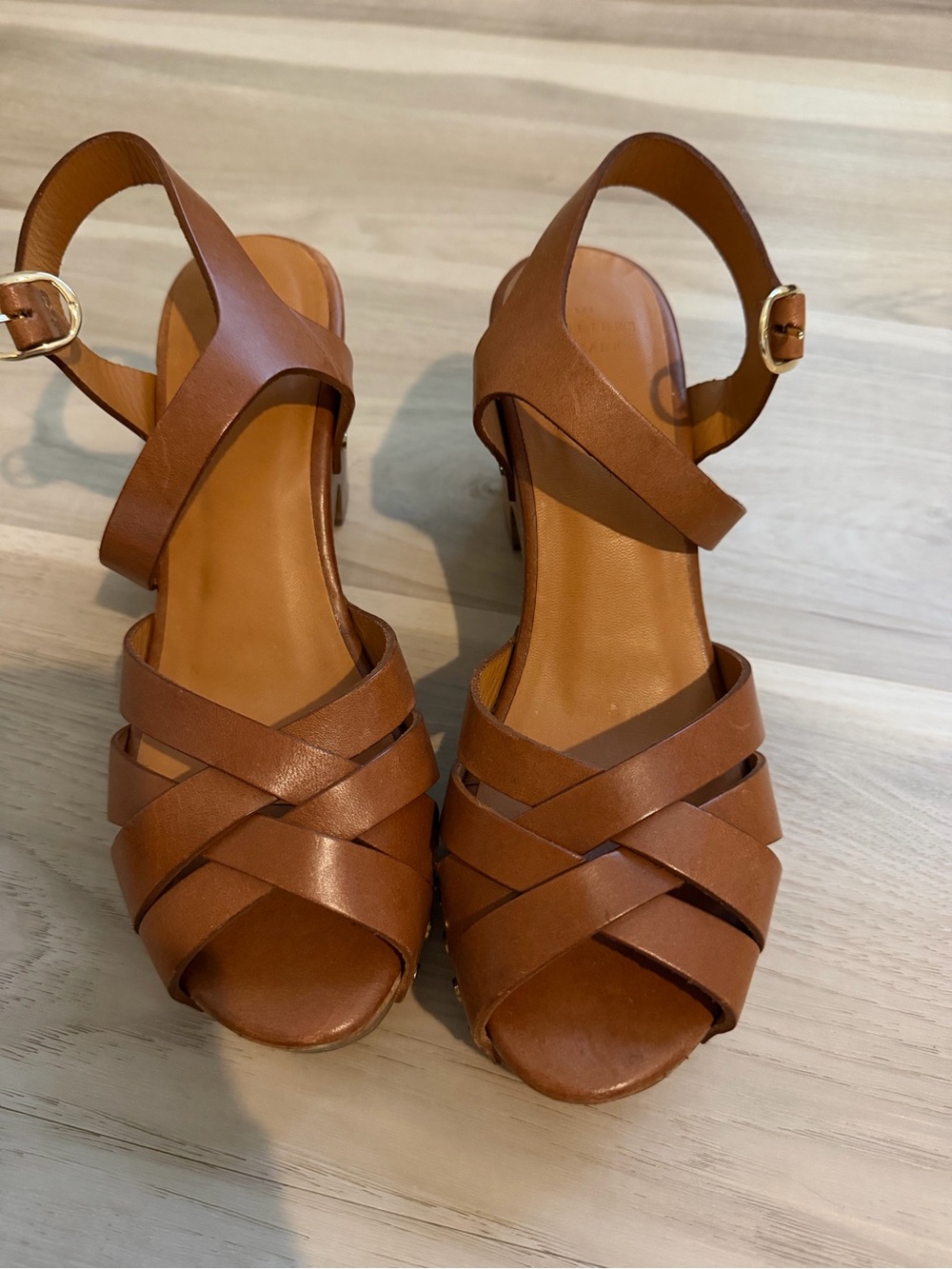 Sézane Isabelle Camel Leather Clogs - Picture 2 of 7